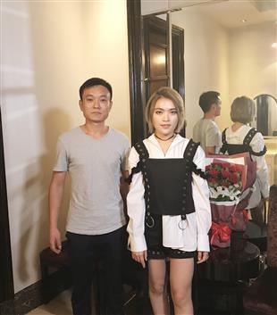 明星商務(wù)合作背后的專業(yè)運(yùn)作 以楊鈺瑩及其經(jīng)紀(jì)模式為例